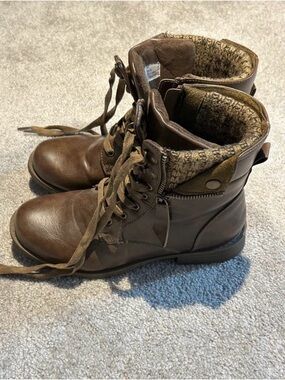 Combat Boots with Knit Sweater Cuff and Side Zipper in Chocolate Brown size 7